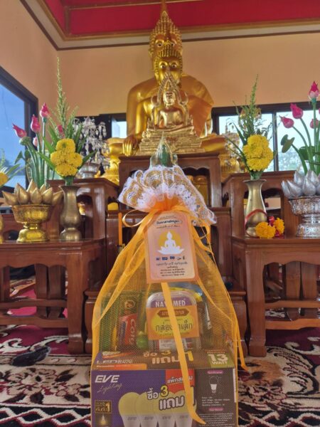 กิจกรรมทอดเทียนวันเข้าพรรษา