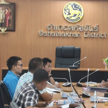 ประชุมติดตามโครงการก่อสร้างบ้านพักข้าราชการ ระดับ 1–2  ณ ที่ทำการปกครอง อำเภอสหัสขันธ์